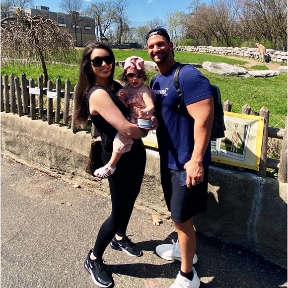 Meet your Posher, Rich - Picture 2 of 15